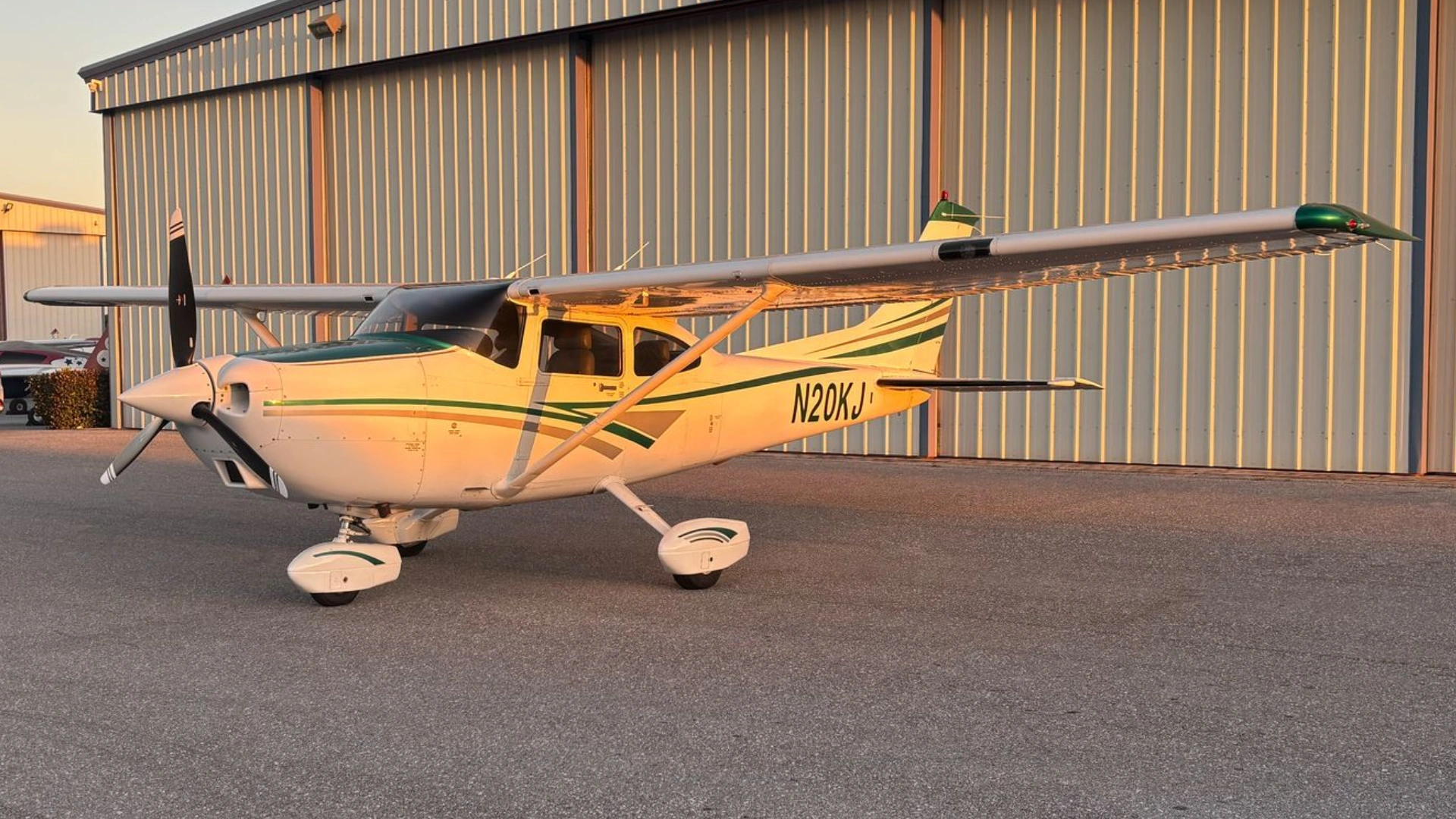 1998 Cessna 182S Skylane - N/S 18280143 / Matrícula: N20KJ (R